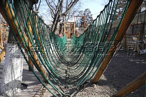 V型橋_體能樂園