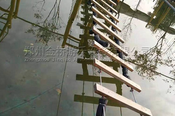水上拓展項(xiàng)目_體能樂(lè)園