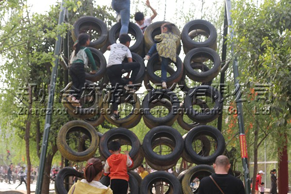 輪胎攀巖_體能樂園