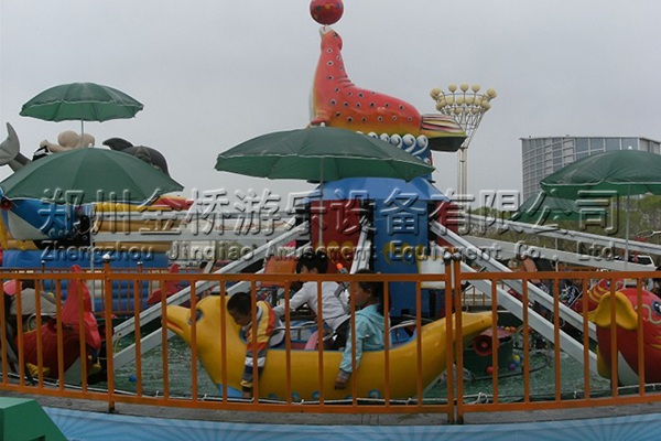 海豚戲水