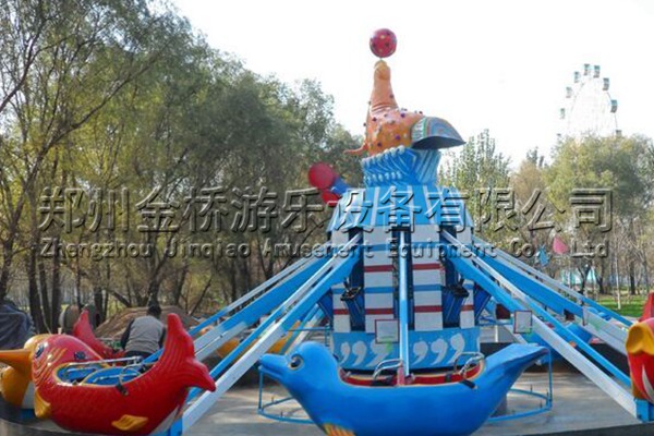 海豚戲水