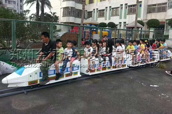 騎式軌道小火車