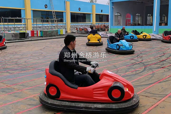 碰碰車游樂設(shè)備